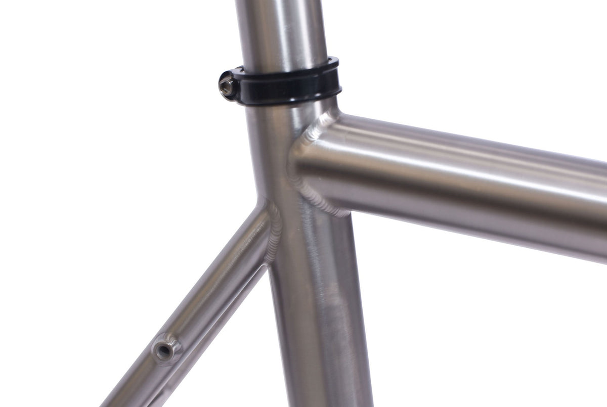 s Pinion Gravel Allroad Titanium frame